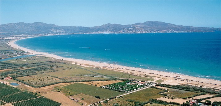 (c) Camping Las Palmeras