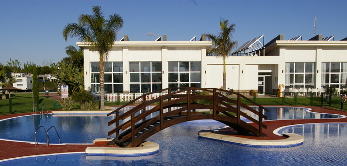 (c) Camping Lo Monte
